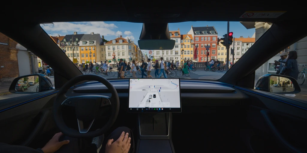 Teslas førerassistentsystem FSD Supervised er foreløbigt godkendt i Danmark